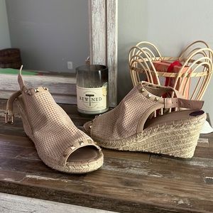 Brand new, never been worn, Women’s Pink Marc Fisher Wedges. Size 8 1/2.